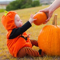 Baby Pumpkin Photos {and FREE Halloween Photo Card Templates!}